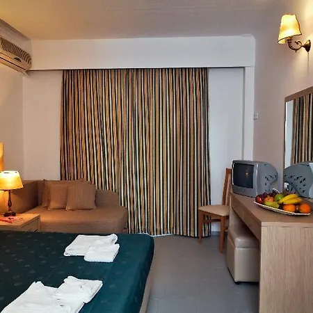 Gaia Village Тигаки